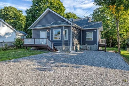100 Queen St, Fenelon Falls, ON, K0M1N0 | Card Image