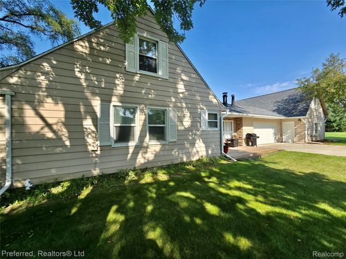 30110 5 Mile Rd, Livonia, MI, 48154-3714 | Card Image