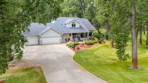 2405 Far W Drive, Bismarck, ND, 58504 | Card Image