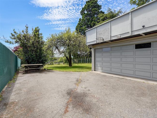 1531 Knight Ave, House other with 5 bedrooms, 3 bathrooms and 2 parking in Saanich BC | Image 23