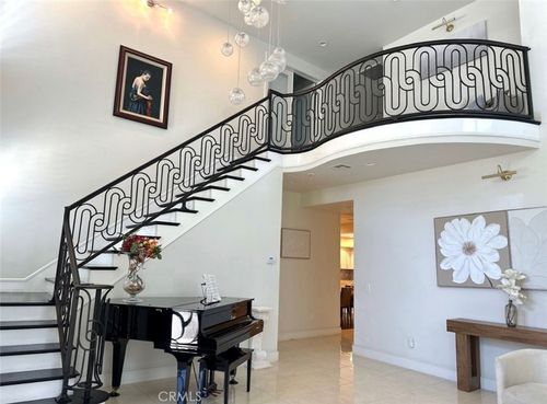 646 S Courson Dr, Anaheim, CA, 92804-3009 | Card Image