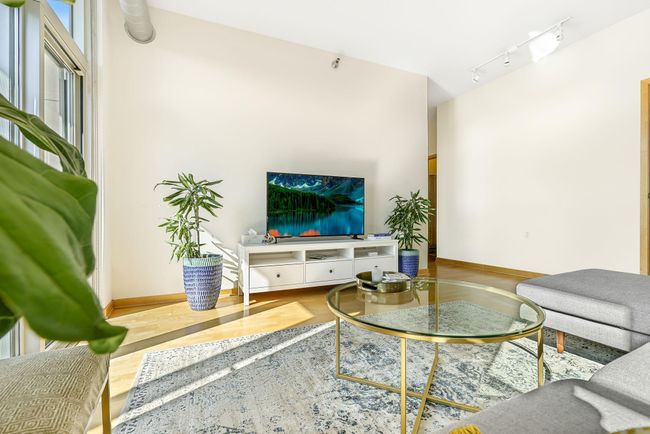 24-web-or-mls-1211 Lagoon Ave #411, Minneapolis-24- 17.jpg | Image 10