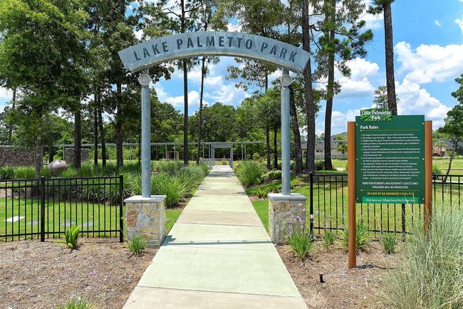 Amenities include access to Lake Palmetto Park. | Image 39
