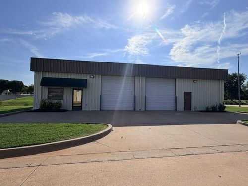 511 Tower Circle, Moore, OK, 73160 | Card Image