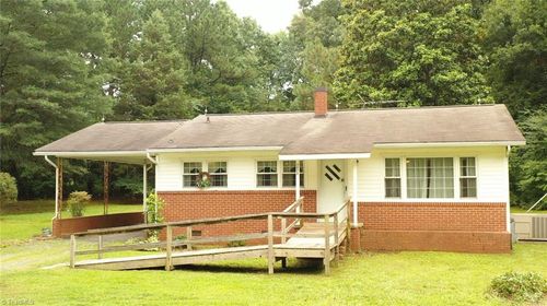 2072 S Nc Highway 705, Seagrove, NC, 27341-7212 | Card Image