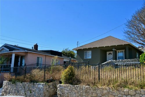 584 W 3rd St, San Pedro, CA, 90731-2506 | Card Image