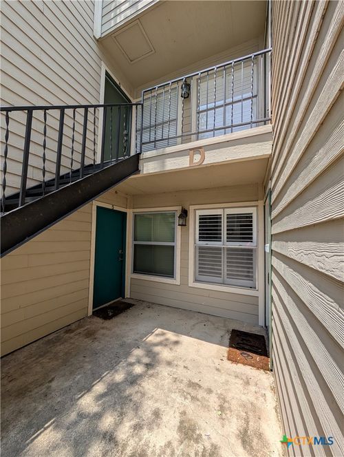 d5-551 Terminal Loop Rd, McQueeney, TX, 78123-3270 | Card Image