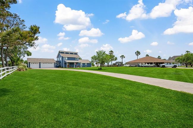 11320 Cedar Gully Rd, House other with 3 bedrooms, 2 bathrooms and 3 parking in Beach City TX | Image 5