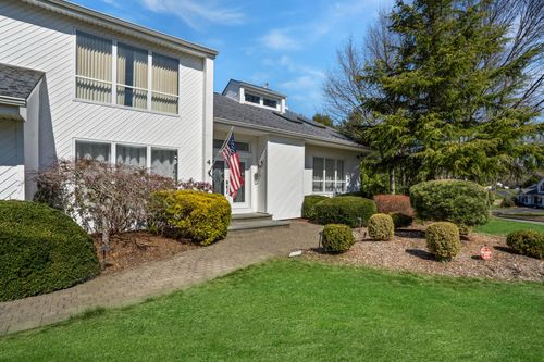 4 Scott Ln, Manorville, NY, 11949-2624 | Card Image