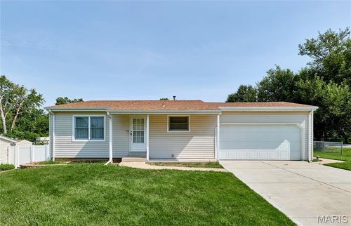4001 De Smet Ln, Saint Charles, MO, 63304-6786 | Card Image
