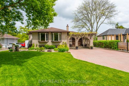 233 Sand Rd, Holland Landing, ON, L9N1K1 | Card Image