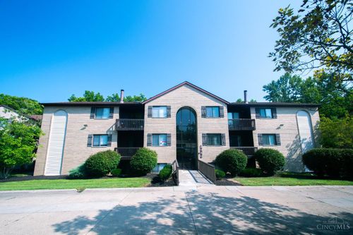 2050 Woodtrail Dr, Fairfield, OH, 45014-8608 | Card Image