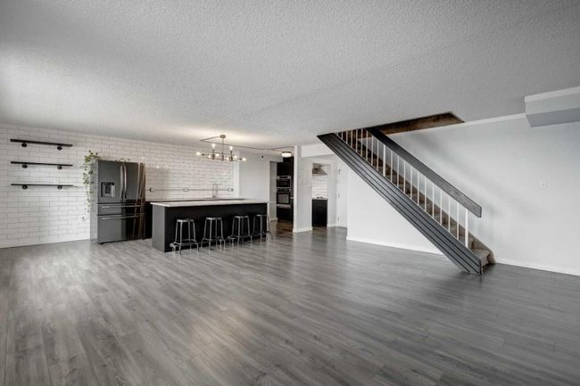 2912 - 221 6 Avenue Se, Home with 2 bedrooms, 1 bathrooms and 2 parking in Calgary AB | Image 3