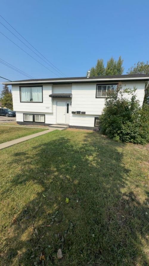 10132 102 Avenue, Grande Prairie, AB, T8V1A1 | Card Image