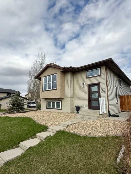 1004-13 13 St Se, High River, AB, T1V1L4 | Card Image