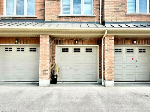 2722 William Jackson Dr, Pickering, ON, L1X0E6 | Card Image