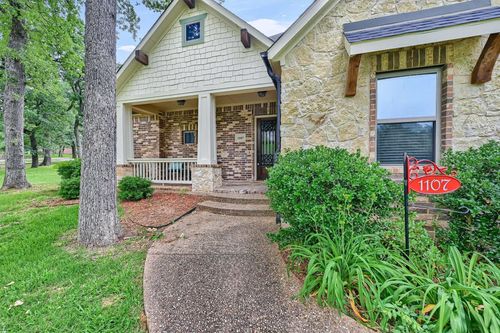 1107 Kiowa Dr E, Lake Kiowa, TX, 76240-9253 | Card Image