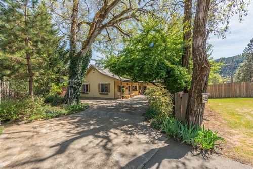 425 Mountain View St, Weaverville, CA, 96093-1140 | Card Image