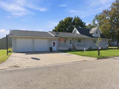 212 N Division St, Sumner, IA, 50674-1013 | Card Image
