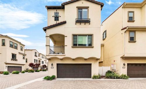 2242 W Anacasa Way, Anaheim, CA, 92804-3544 | Card Image