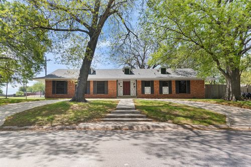 800 Western Hills Dr, Sherman, TX, 75092-5216 | Card Image
