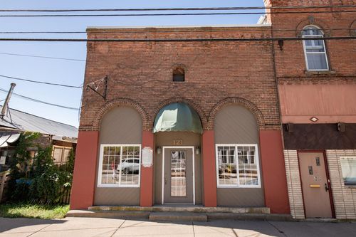 121 S Main St, Fountain City, WI, 54629-8736 | Card Image