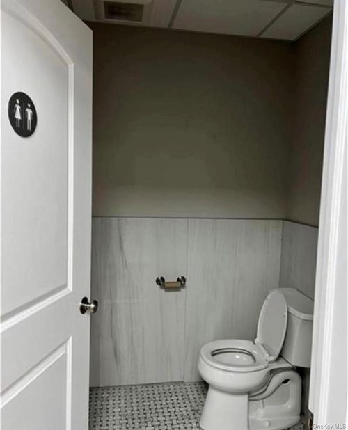 3843 E Tremont Ave, Bronx, NY, 10465-2421 | Card Image