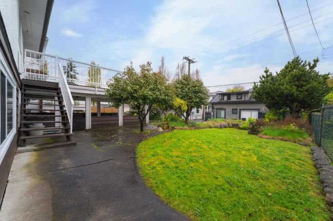 6081 Sherbrooke Street, House other with 3 bedrooms, 1 bathrooms and 3 parking in Vancouver BC | Image 32