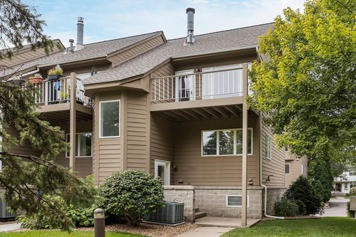 2827 Kenwood Isles Dr, Minneapolis, MN, 55408-1976 | Card Image