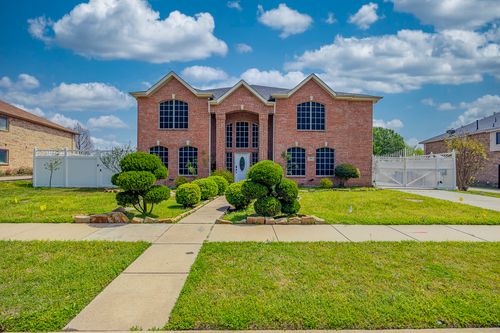 808 Sabona Dr, Desoto, TX, 75115-1744 | Card Image