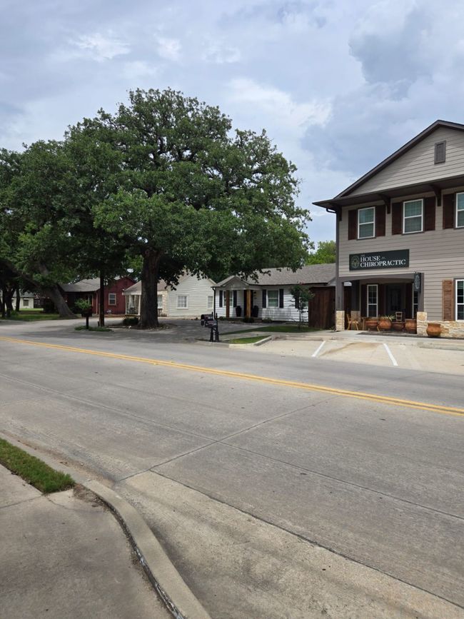 Right at Old Town With Thriving Business Neighbors | Image 18