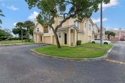 901 - 901 Belmont Ln, Condo with 2 bedrooms, 2 bathrooms and null parking in North Lauderdale FL | Image 3