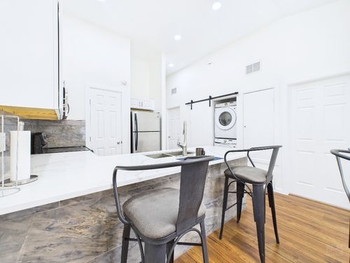 apt-305-2216 San Gabriel St, Austin, TX, 78705-5034 | Card Image