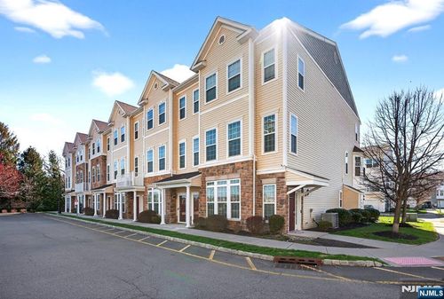 22 Wisteria Ln, Garfield, NJ, 07026-3568 | Card Image