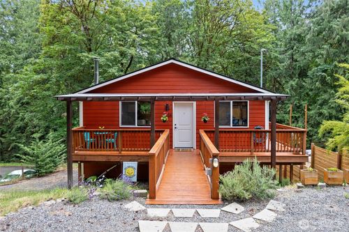 2026 Island Dr Nw, Olympia, WA, 98502-9711 | Card Image