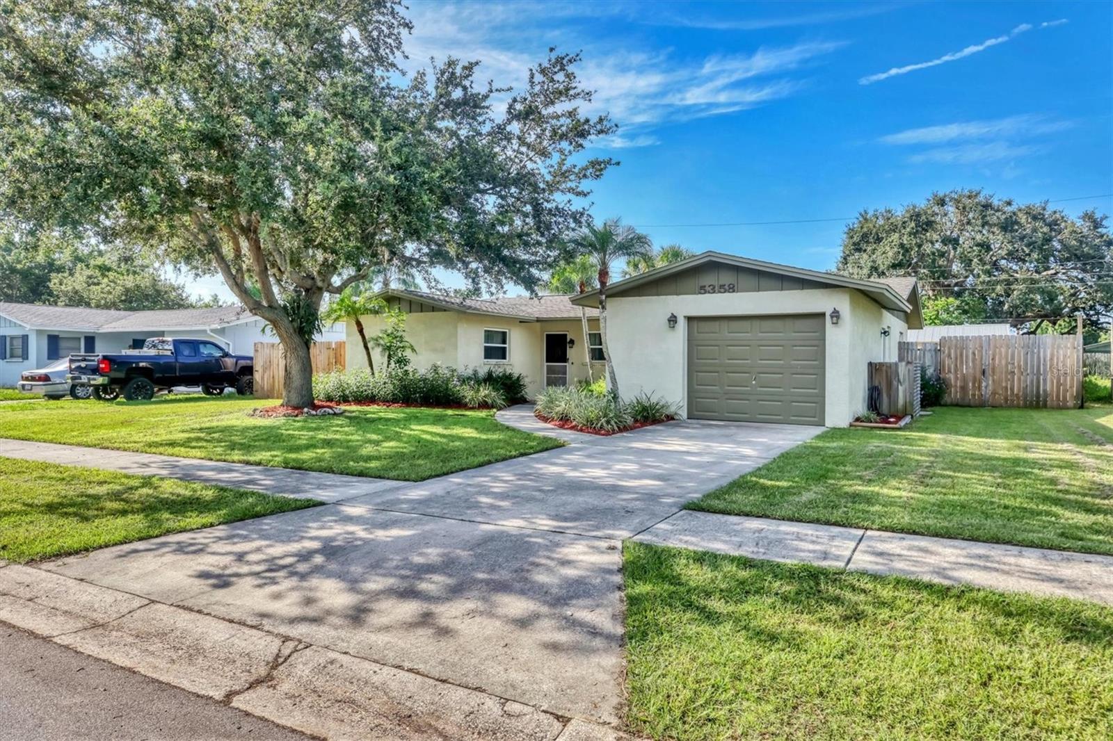 Laurelwood Pl, Sarasota, FL 34232