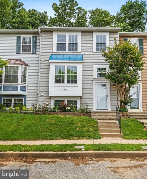 942 Gaming Sq, HAMPSTEAD, MD, 21074-2042 | Card Image
