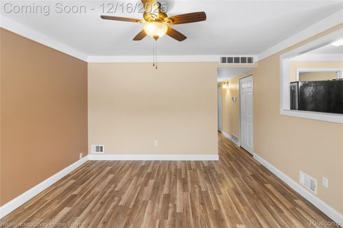 19127 Colorado St, Roseville, MI, 48066-1350 | Card Image