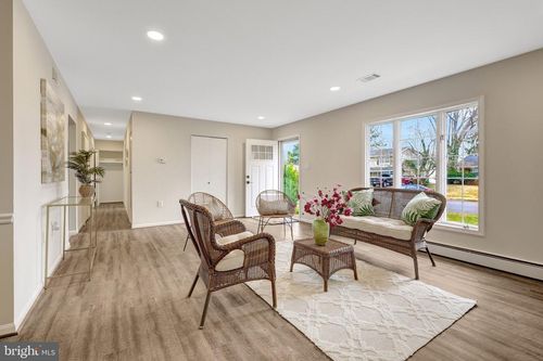 104 W Amhurst Pl, STERLING, VA, 20164-3512 | Card Image