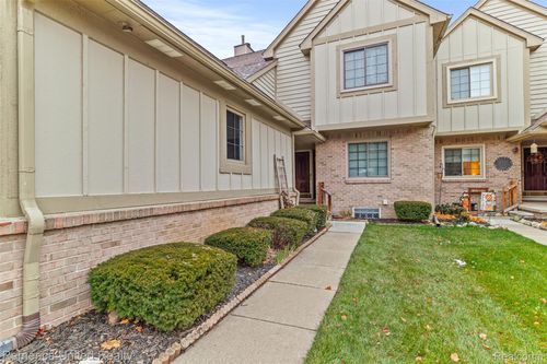 746 Red Maple Ln, Wixom, MI, 48393-4526 | Card Image