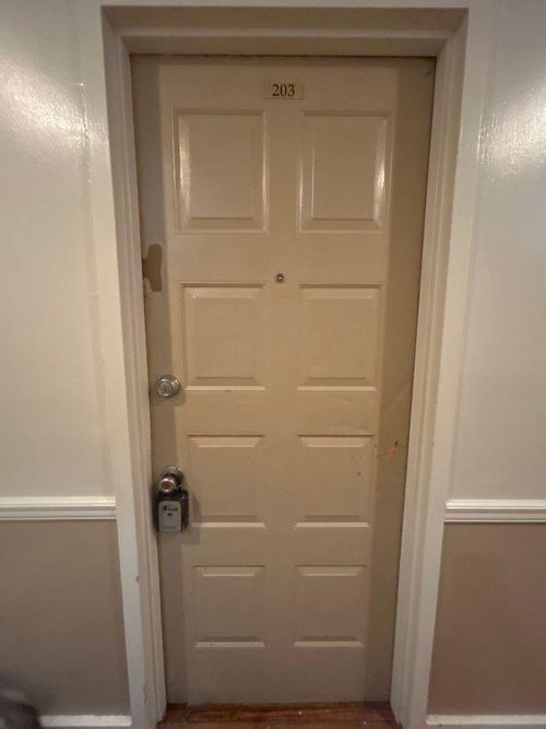 apt-203-2716 S Dixie Hwy, West Palm Beach, FL, 33405-1242 | Card Image