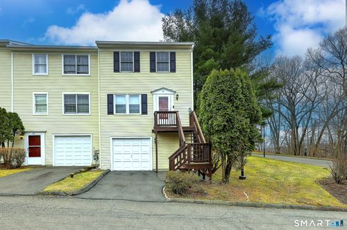 aka-11-summit-commons-34 Cornerstone Dr, Derby, CT, 06418-1146 | Card Image