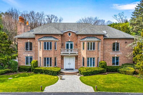 6 Coachmans Ct, Old Westbury, NY, 11568-1324 | Card Image
