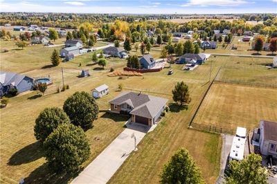 15275 Roger Road, House other with 3 bedrooms, 3 bathrooms and null parking in Leavenworth KS | Image 2