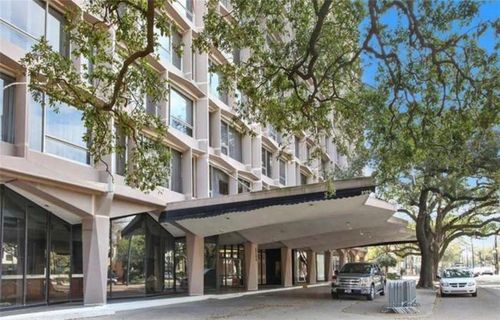 6d-2100 Saint Charles Ave, New Orleans, LA, 70130-7634 | Card Image