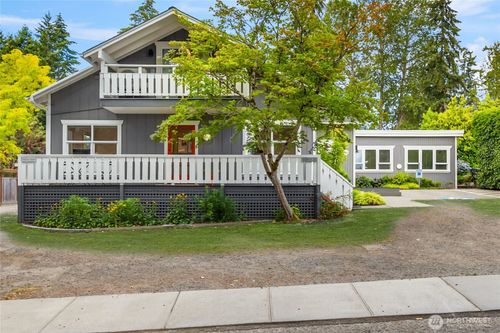 151 Finch Pl Sw, Bainbridge Island, WA, 98110-2588 | Card Image