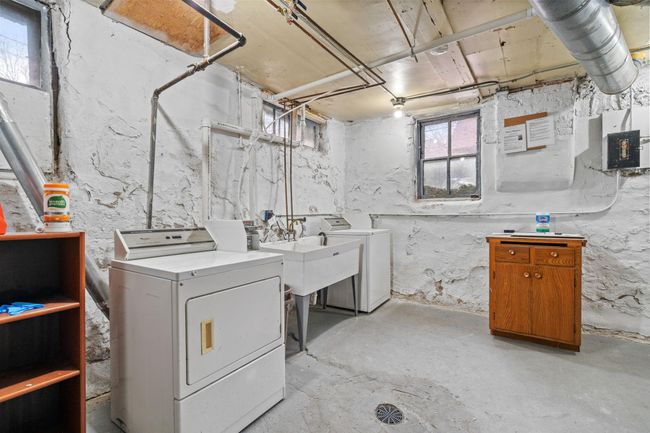Laundry in Basement | Image 27