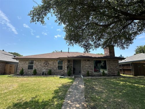 1110 Carriagehouse Ln, Garland, TX, 75040-9011 | Card Image