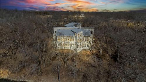 16371 Lake Point Dr, Bonner Springs, KS, 66012-1385 | Card Image