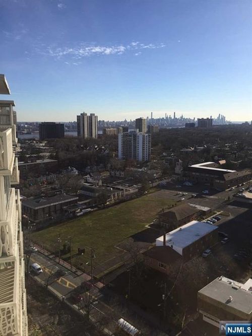 2000 Linwood Ave, Fort Lee, NJ, 07024-3086 | Card Image